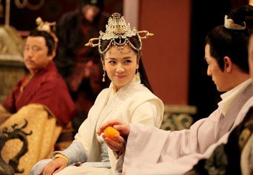 季绯霍衔的小说娱乐圈团宠吃瓜,吃瓜群众眼中的甜蜜风暴  第2张